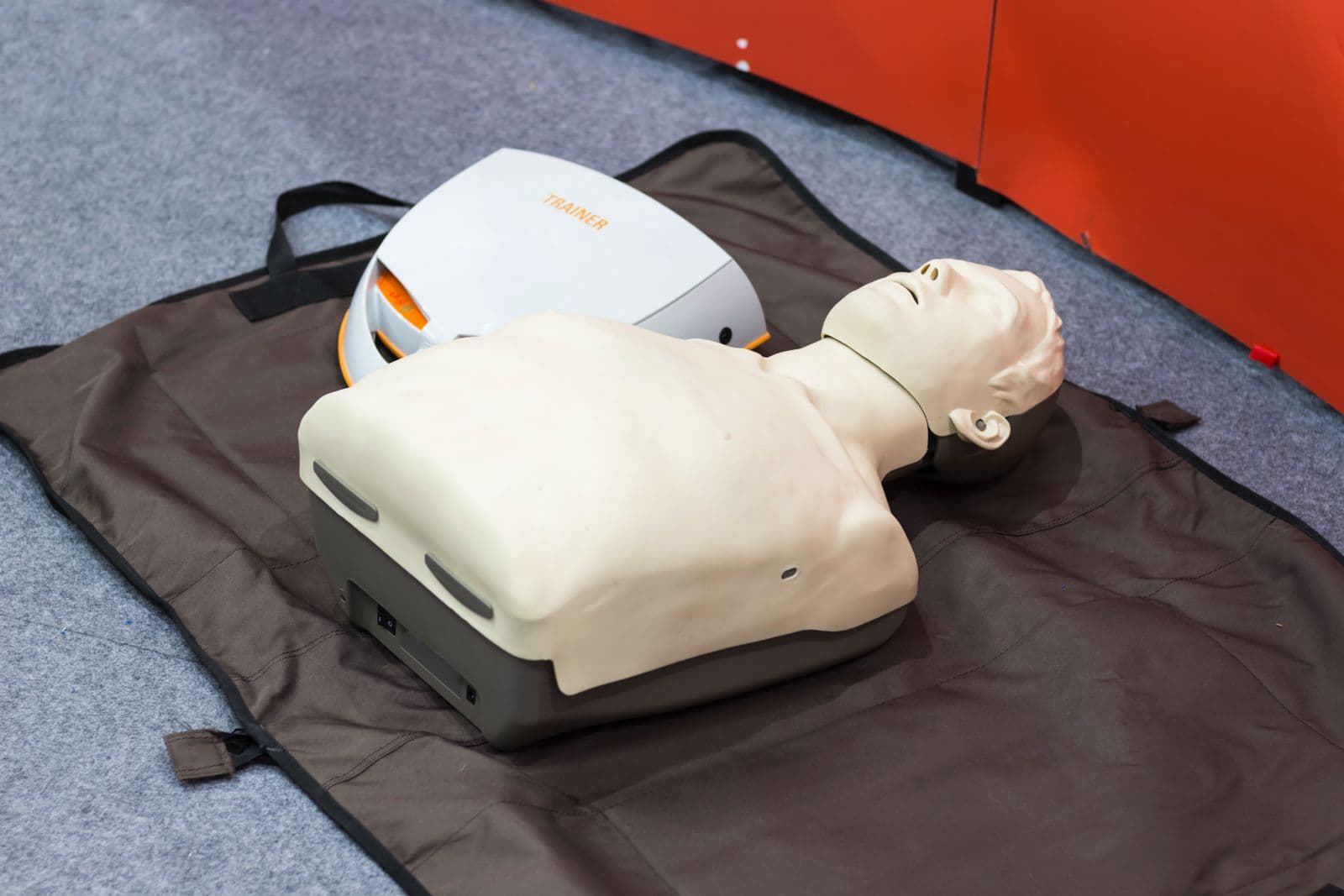 Hands-on resuscitation training with a manikin and AED